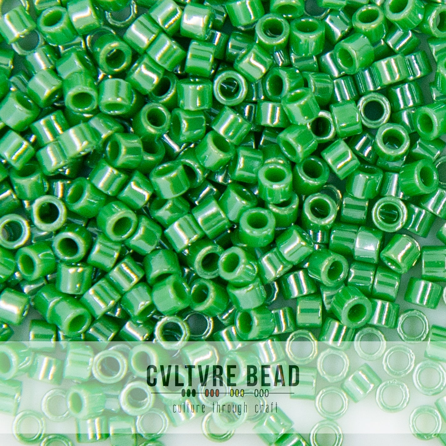 Toho Aiko 11/0 - 4g - Op. Shamrock Luster