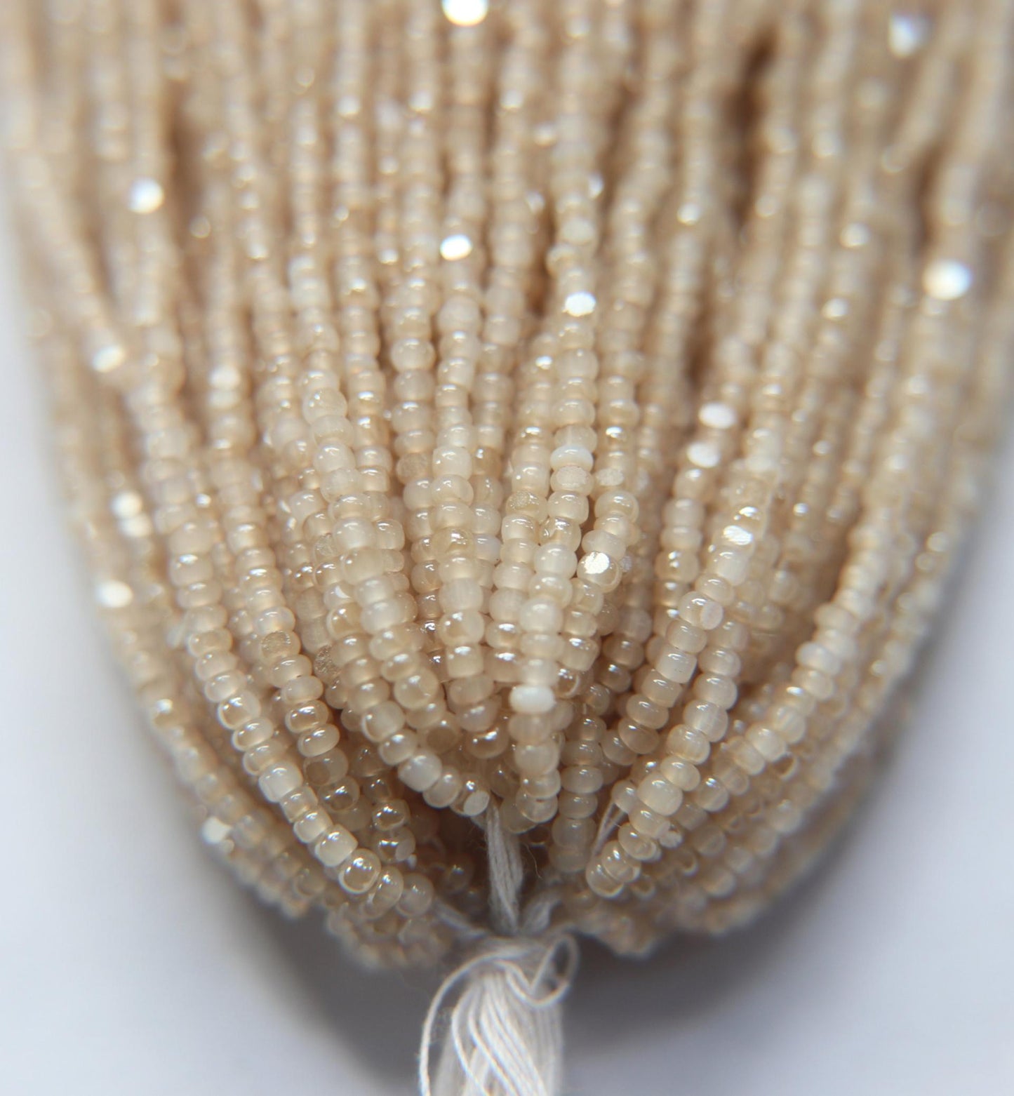 Sheen Charlotte - Honey Opal 11/0 - 1 Hank