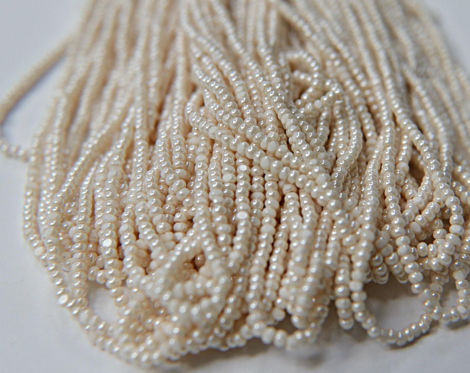 Sheen Charlotte - Ivory 11/0 - 22g
