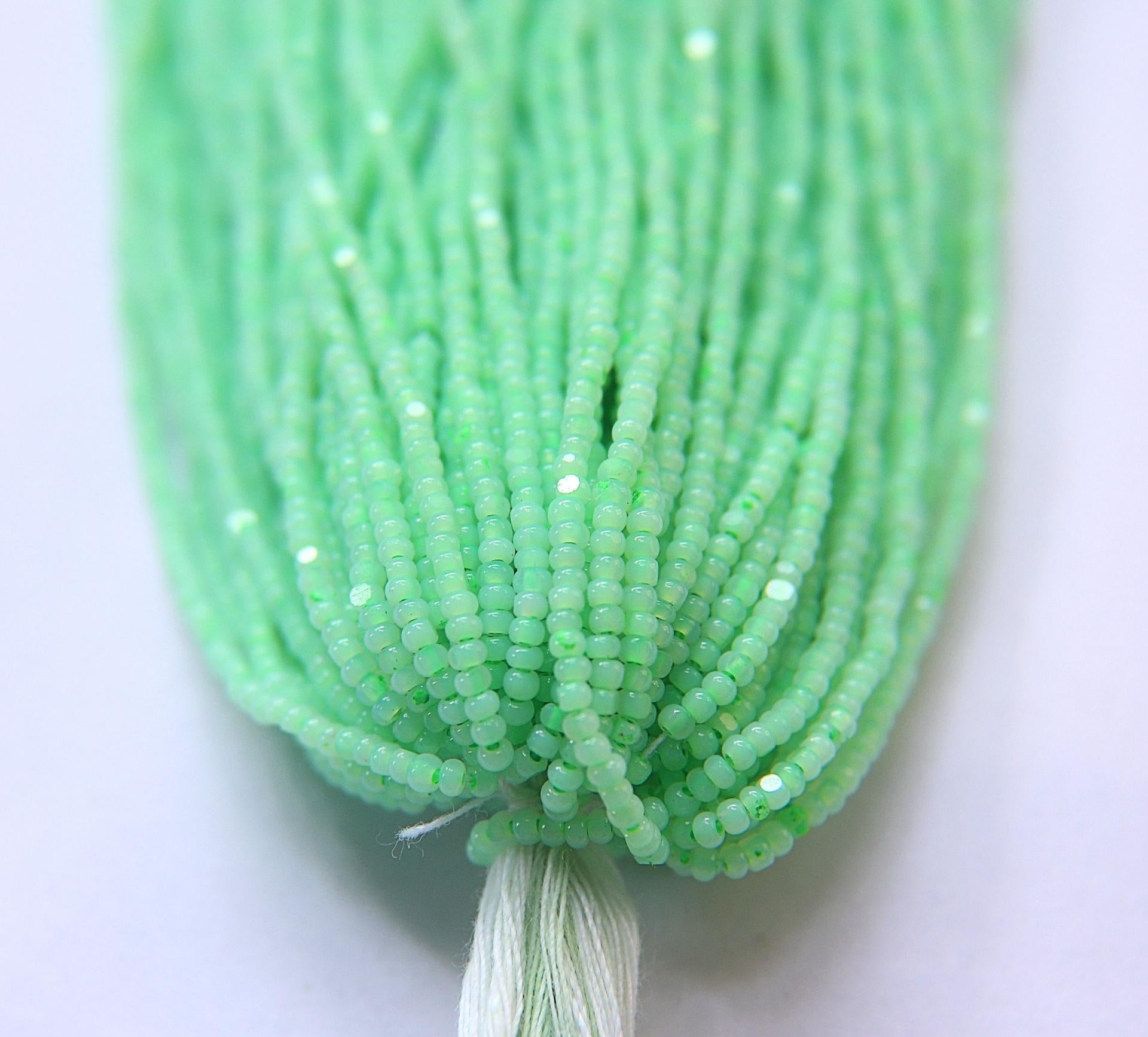 Sheen Charlotte - Opal Neon Green 11/0 - 1 Hank