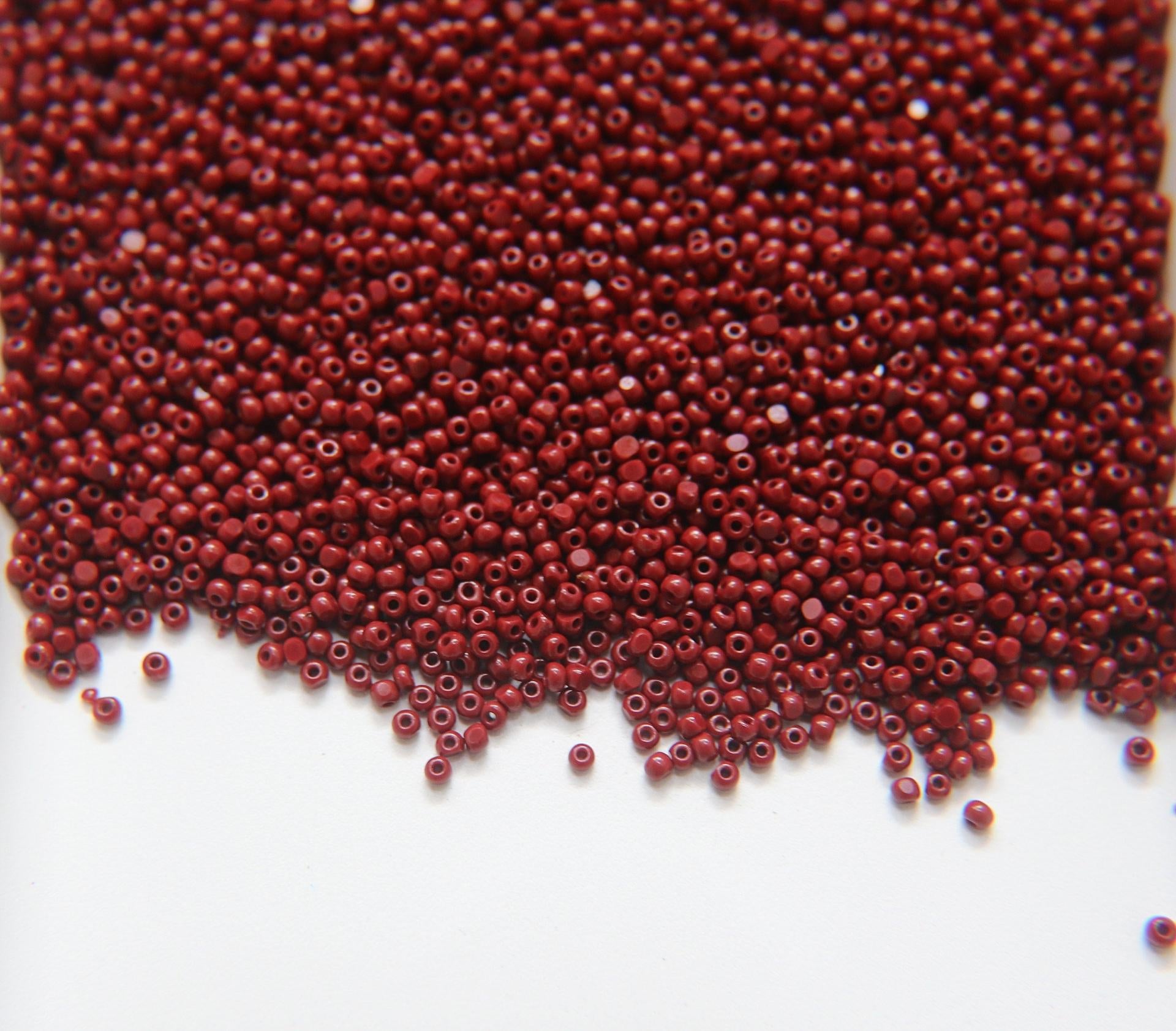 Sheen Charlotte - Opaque Garnet 11/0 - 22g