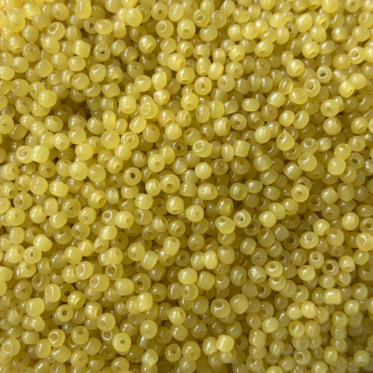 Medium Greasy Yellow 10/0 - Vintage